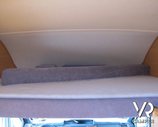 Hymer Camp 512 CL: camper mansardato usato con letto matrimoniale, comoda dinette, oblò panoramico, dotato di veranda, portabici, pannello solare - Us