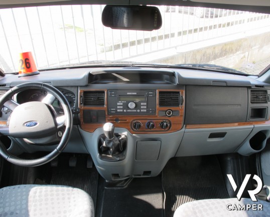 Hymer Camp 512 CL: camper mansardato usato con letto matrimoniale, comoda dinette, oblò panoramico, dotato di veranda, portabici, pannello solare - Us