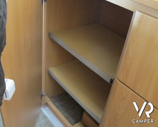 Knaus Traveller 708 G_Camper mansardato usato con letto matrimoniale trasversale, bagno con doccia separabile, garage con doppio portellone_italiavr_v