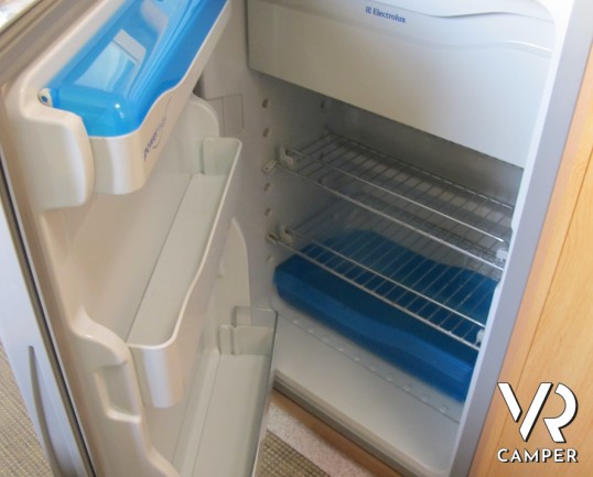 Knaus Traveller 708 G_Camper mansardato usato con letto matrimoniale trasversale, bagno con doccia separabile, garage con doppio portellone_italiavr_v