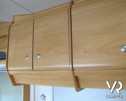 Knaus Traveller 708 G_Camper mansardato usato con letto matrimoniale trasversale, bagno con doccia separabile, garage con doppio portellone_italiavr_v