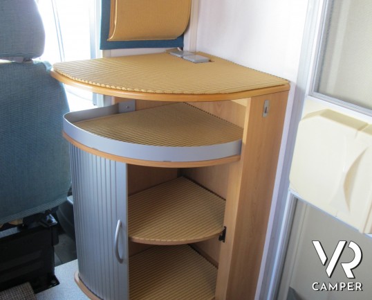 Knaus Traveller 708 G_Camper mansardato usato con letto matrimoniale trasversale, bagno con doccia separabile, garage con doppio portellone_italiavr_v