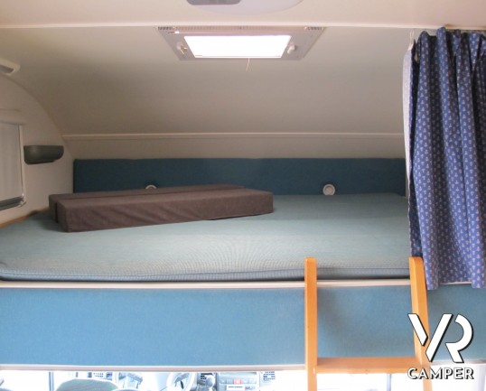 Knaus Traveller 708 G_Camper mansardato usato con letto matrimoniale trasversale, bagno con doccia separabile, garage con doppio portellone_italiavr_v