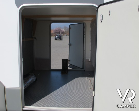 Knaus Traveller 708 G_Camper mansardato usato con letto matrimoniale trasversale, bagno con doccia separabile, garage con doppio portellone_italiavr_v