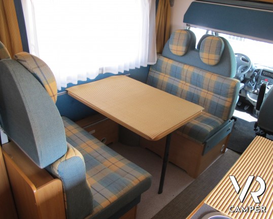 Knaus Traveller 708 G_Camper mansardato usato con letto matrimoniale trasversale, bagno con doccia separabile, garage con doppio portellone_italiavr_v