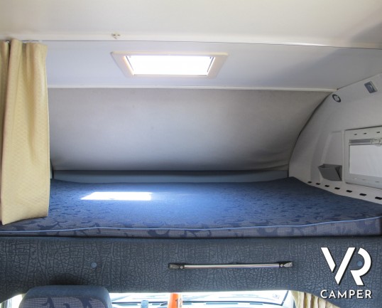 Burstner A 747: camper mansardato usato, su meccanica Ducato, 6 posti letto, patente C - italiavr concessionaria torino piemonte