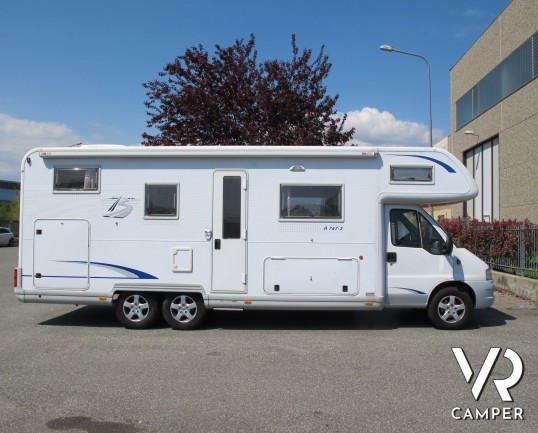 Burstner A 747: camper mansardato usato, su meccanica Ducato, 6 posti letto, patente C - italiavr concessionaria torino piemonte