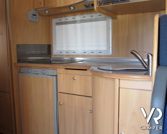 Burstner A 747: camper mansardato usato, su meccanica Ducato, 6 posti letto, patente C - italiavr concessionaria torino piemonte