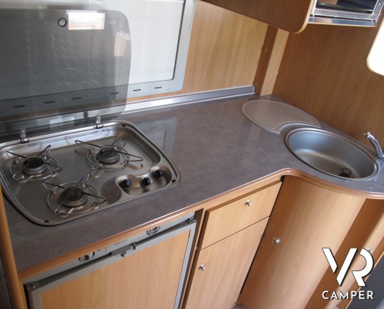 Burstner A 747: camper mansardato usato, su meccanica Ducato, 6 posti letto, patente C - italiavr concessionaria torino piemonte