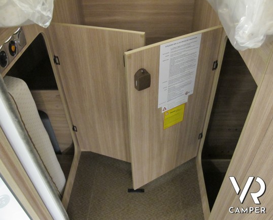 Burstner Lyseo Time T 727 G - Harmony Line: camper semintegrale, letti gemelli, letto basculante sopra dinette, bagno e doccia separati, garage doppio