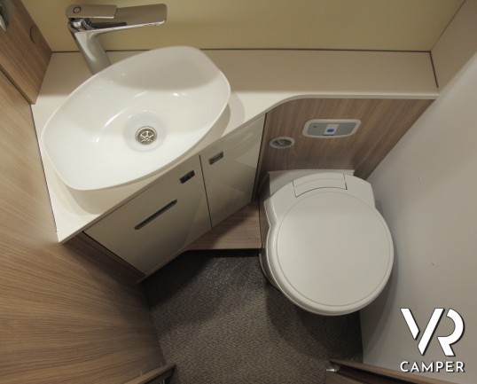 Burstner Lyseo Time T 727 G - Harmony Line: camper semintegrale, letti gemelli, letto basculante sopra dinette, bagno e doccia separati, garage doppio