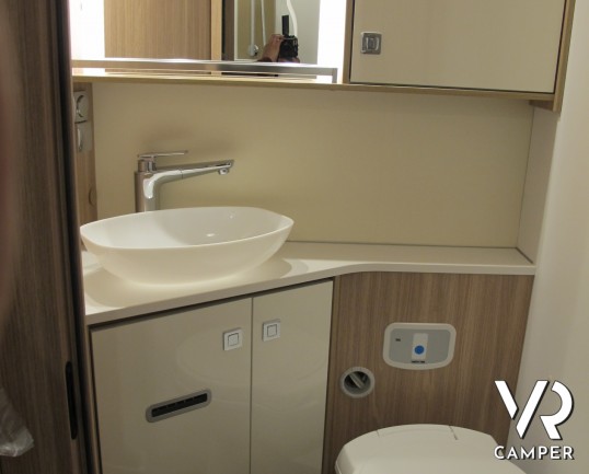 Burstner Lyseo Time T 727 G - Harmony Line: camper semintegrale, letti gemelli, letto basculante sopra dinette, bagno e doccia separati, garage doppio