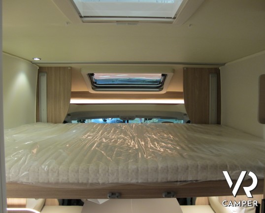 Burstner Lyseo Time T 727 G - Harmony Line: camper semintegrale, letti gemelli, letto basculante sopra dinette, bagno e doccia separati, garage doppio