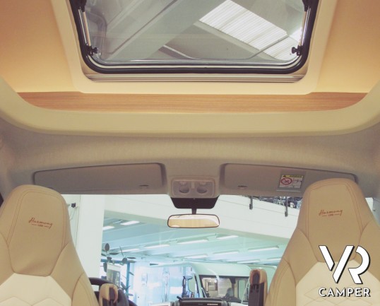 Burstner Lyseo Time T 727 G - Harmony Line: camper semintegrale, letti gemelli, letto basculante sopra dinette, bagno e doccia separati, garage doppio