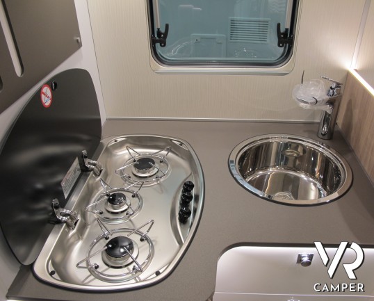 Burstner Lyseo Time T 727 G - Harmony Line: camper semintegrale, letti gemelli, letto basculante sopra dinette, bagno e doccia separati, garage doppio