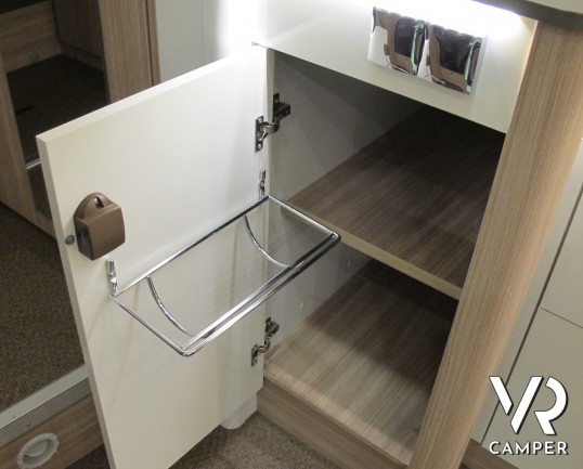 Burstner Lyseo Time T 727 G - Harmony Line: camper semintegrale, letti gemelli, letto basculante sopra dinette, bagno e doccia separati, garage doppio