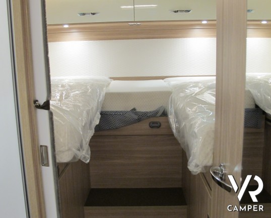 Burstner Lyseo Time T 727 G - Harmony Line: camper semintegrale, letti gemelli, letto basculante sopra dinette, bagno e doccia separati, garage doppio