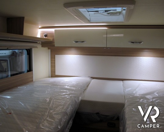 Burstner Lyseo Time T 727 G - Harmony Line: camper semintegrale, letti gemelli, letto basculante sopra dinette, bagno e doccia separati, garage doppio