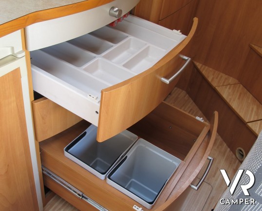 Hymer B 504: camper motorhome usato, con 4 posti letto, veranda e condizionatore - italiavr vendita camper torino e piemonte