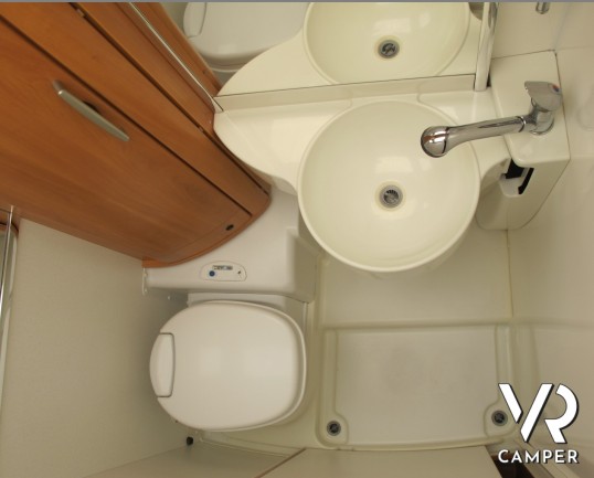 Hymer B 504: camper motorhome usato, con 4 posti letto, veranda e condizionatore - italiavr vendita camper torino e piemonte