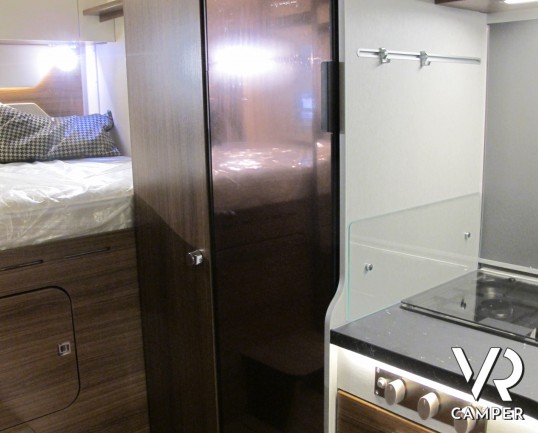 Hymer B MC-I 550, motorhome nuovo, doppio pavimento, letto matrimoniale trasversale in coda, letto basculante, garage, 4 posti, patente B, italiavr ve