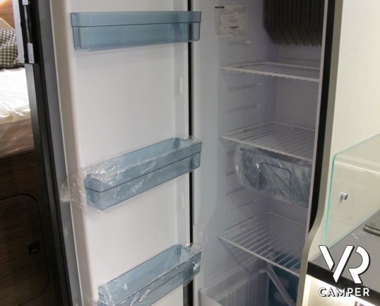 Hymer B MC-I 550, motorhome nuovo, doppio pavimento, letto matrimoniale trasversale in coda, letto basculante, garage, 4 posti, patente B, italiavr ve