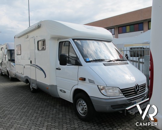 McLouis Stirling 802_camper Semintegrale su Mercedes_camper usato occasione_letto alla francese_ampia dinette_bagno con doccia separata_meccanica Merc