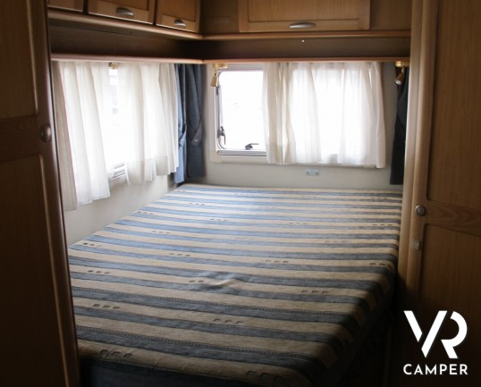 McLouis Stirling 802_camper Semintegrale su Mercedes_camper usato occasione_letto alla francese_ampia dinette_bagno con doccia separata_meccanica Merc