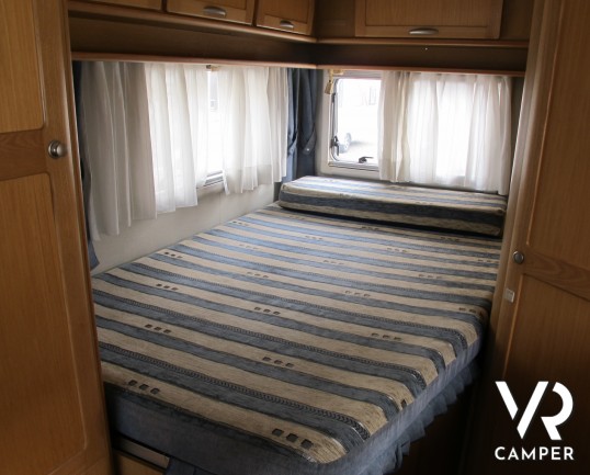 McLouis Stirling 802_camper Semintegrale su Mercedes_camper usato occasione_letto alla francese_ampia dinette_bagno con doccia separata_meccanica Merc