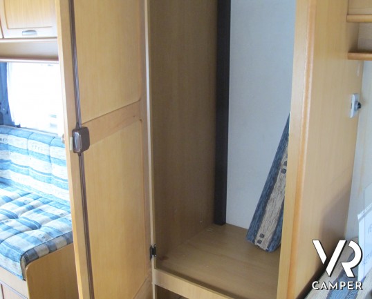 McLouis Stirling 802_camper Semintegrale su Mercedes_camper usato occasione_letto alla francese_ampia dinette_bagno con doccia separata_meccanica Merc