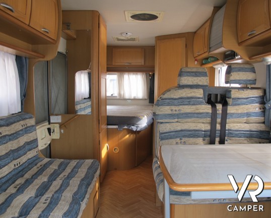 McLouis Stirling 802_camper Semintegrale su Mercedes_camper usato occasione_letto alla francese_ampia dinette_bagno con doccia separata_meccanica Merc