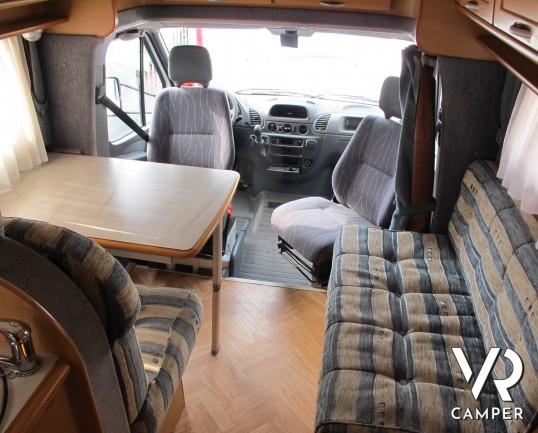 McLouis Stirling 802_camper Semintegrale su Mercedes_camper usato occasione_letto alla francese_ampia dinette_bagno con doccia separata_meccanica Merc