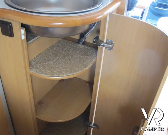 McLouis Stirling 802_camper Semintegrale su Mercedes_camper usato occasione_letto alla francese_ampia dinette_bagno con doccia separata_meccanica Merc