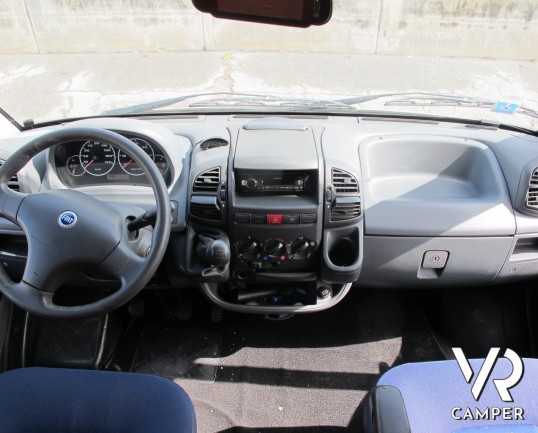 Wingamm Oasi 500 - Camper monoscocca con basculante, furgonato usato con portamoto, veranda, pannelli solari. ItaliaVR vendita camper usati e nuovi a