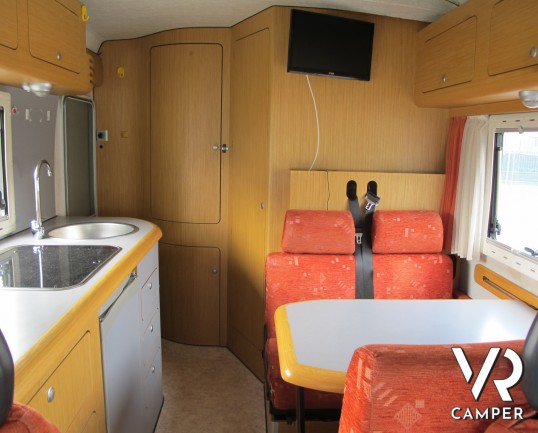 Wingamm Oasi 500 - Camper monoscocca con basculante, furgonato usato con portamoto, veranda, pannelli solari. ItaliaVR vendita camper usati e nuovi a