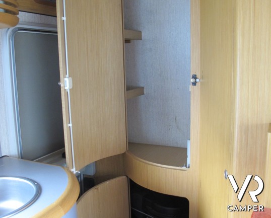 Wingamm Oasi 500 - Camper monoscocca con basculante, furgonato usato con portamoto, veranda, pannelli solari. ItaliaVR vendita camper usati e nuovi a