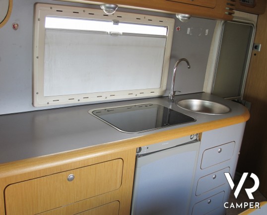 Wingamm Oasi 500 - Camper monoscocca con basculante, furgonato usato con portamoto, veranda, pannelli solari. ItaliaVR vendita camper usati e nuovi a