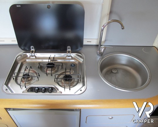 Wingamm Oasi 500 - Camper monoscocca con basculante, furgonato usato con portamoto, veranda, pannelli solari. ItaliaVR vendita camper usati e nuovi a