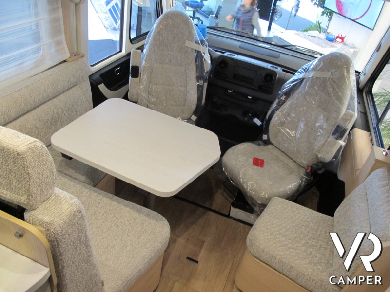 Hymer BMC-I 690 - dinette