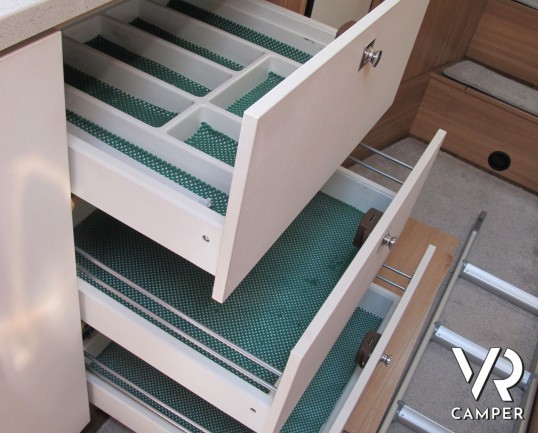 Dethleffs I 6611: camper motorhome usato, 4 posti letto, letti gemelli, letto basculante, garage - Italiavr vendita e noleggio camper a Druento (to)