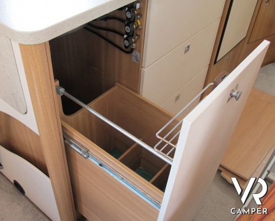 Dethleffs I 6611: camper motorhome usato, 4 posti letto, letti gemelli, letto basculante, garage - Italiavr vendita e noleggio camper a Druento (to)