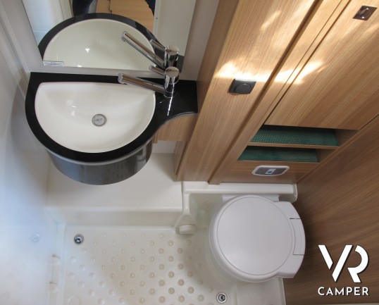 Dethleffs I 6611: camper motorhome usato, 4 posti letto, letti gemelli, letto basculante, garage - Italiavr vendita e noleggio camper a Druento (to)