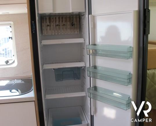 Dethleffs I 6611: camper motorhome usato, 4 posti letto, letti gemelli, letto basculante, garage - Italiavr vendita e noleggio camper a Druento (to)