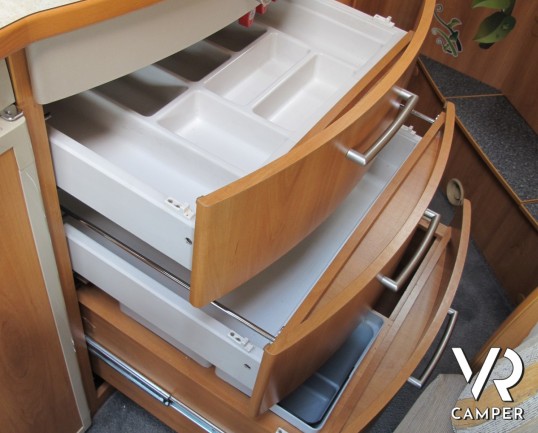 Hymer B 504_motorhome con basculante_veranda_condizionatore cabina_chiusura supplementare_oscuranti esterni_camper occasione_camper in vendita a torin