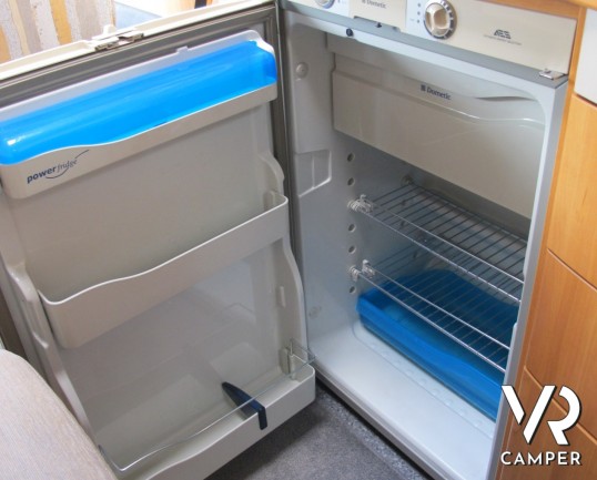 Hymer B 504_motorhome con basculante_veranda_condizionatore cabina_chiusura supplementare_oscuranti esterni_camper occasione_camper in vendita a torin