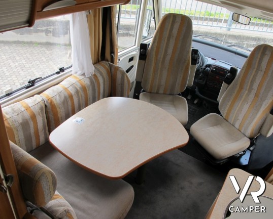 Hymer B 504_motorhome con basculante_veranda_condizionatore cabina_chiusura supplementare_oscuranti esterni_camper occasione_camper in vendita a torin