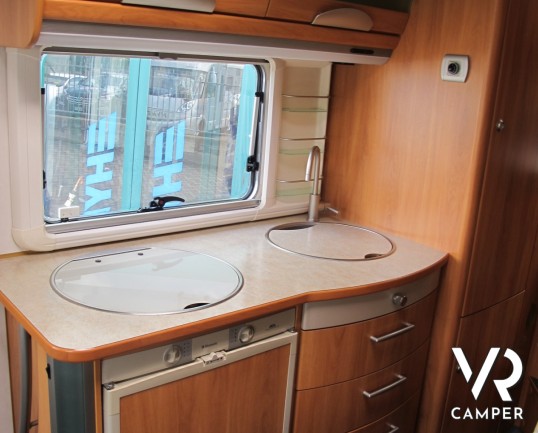 Hymer B 504_motorhome con basculante_veranda_condizionatore cabina_chiusura supplementare_oscuranti esterni_camper occasione_camper in vendita a torin