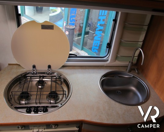 Hymer B 504_motorhome con basculante_veranda_condizionatore cabina_chiusura supplementare_oscuranti esterni_camper occasione_camper in vendita a torin