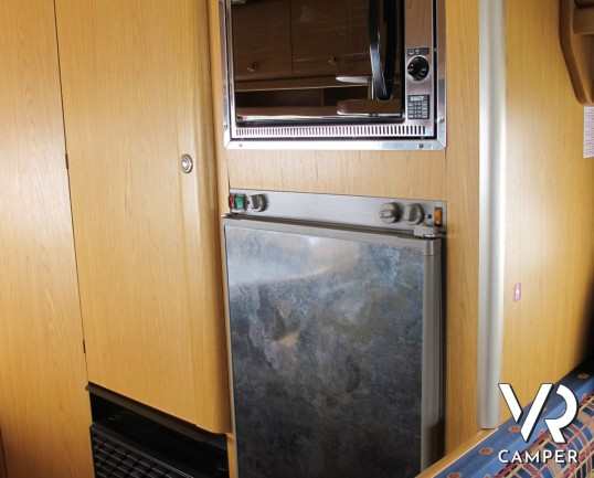 Laika Ecovip 6: camper mansardato usato, 5 posti, doppia dinette, portabici, antenna tv, pannello solare. Camper occasioni, camper in vendita a torino