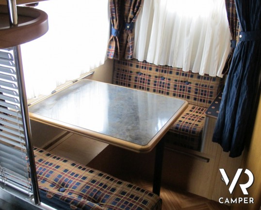 Laika Ecovip 6: camper mansardato usato, 5 posti, doppia dinette, portabici, antenna tv, pannello solare. Camper occasioni, camper in vendita a torino